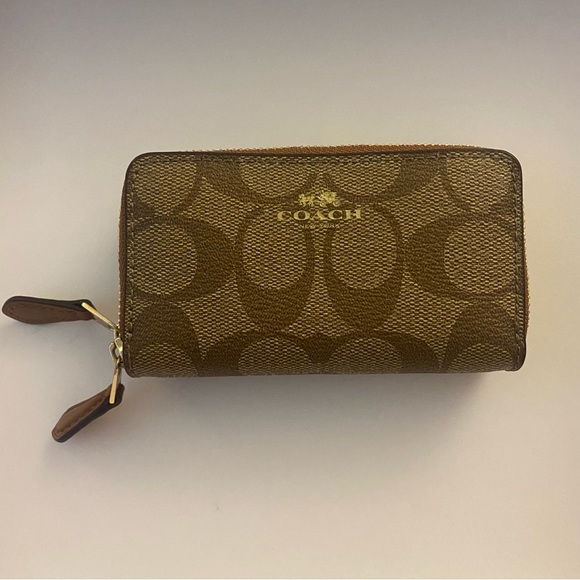 Coach Handbags - Coach Doble Zip Card Case In Signature Canvas NWOT